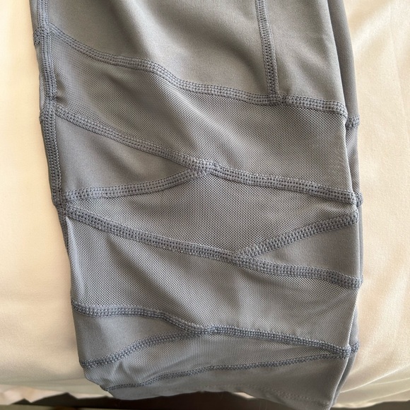 Cropped Mesh Leggings - Picture 2 of 3